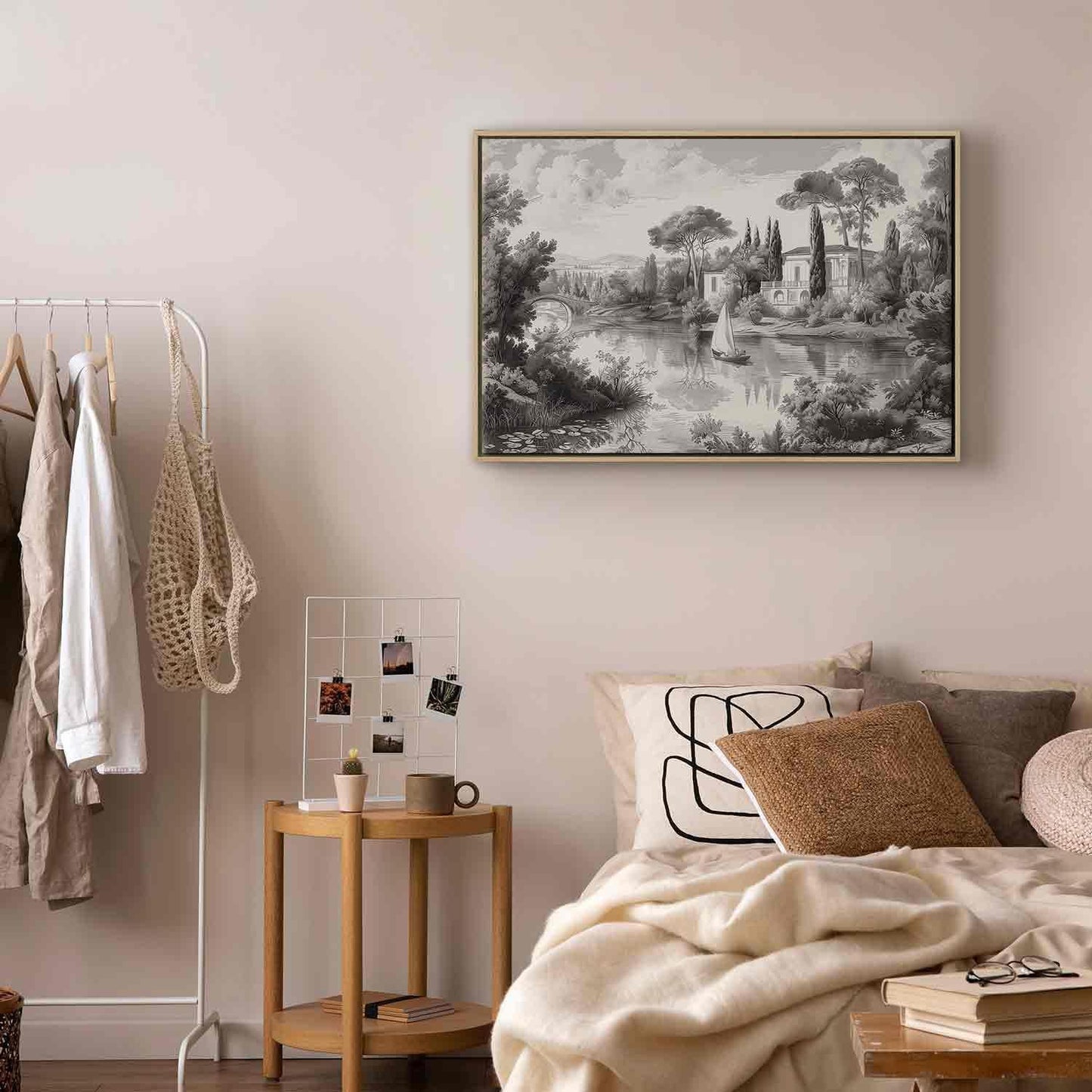 Svart-hvitt vintage landskap med retroutsikt over en dam med en båt