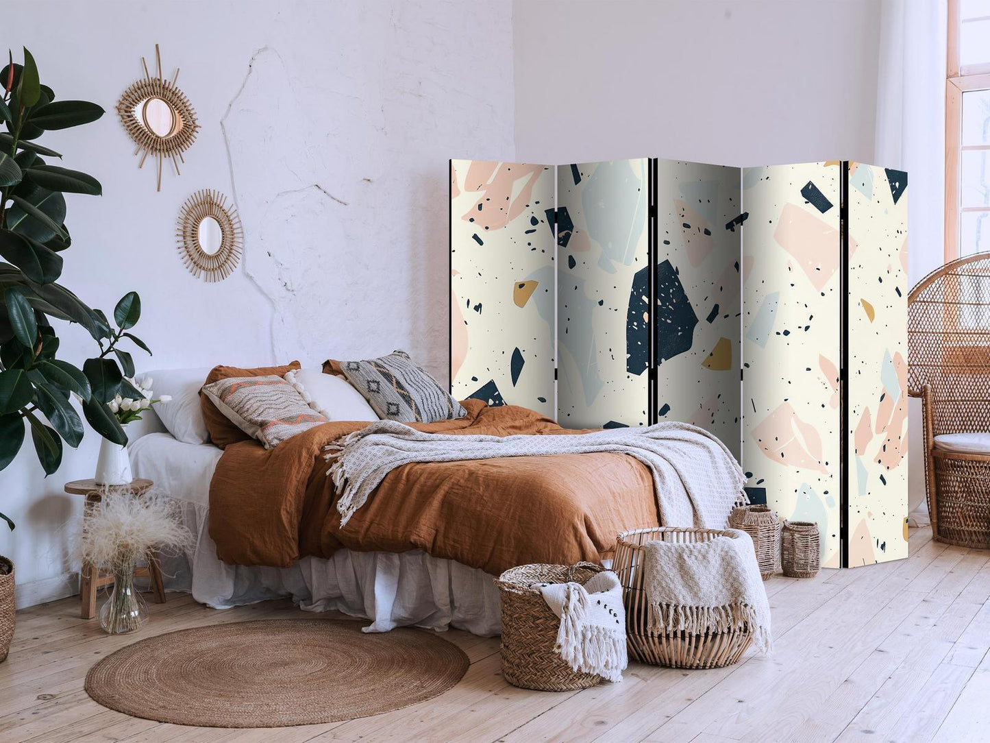 Terrazzo med store, skalerte steiner i duse farger