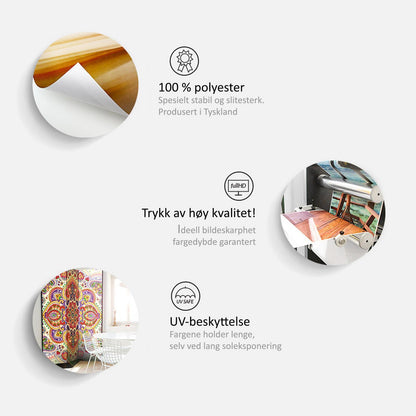 Solfylte mønstre - Solmotiv som gjentar seg på en marineblå bakgrunn