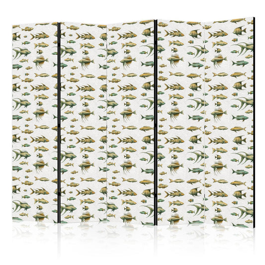 Uvanlige fiskearter - En klynge av fisk i dempede farger i retrostil mot en bakgrunn av beige striper